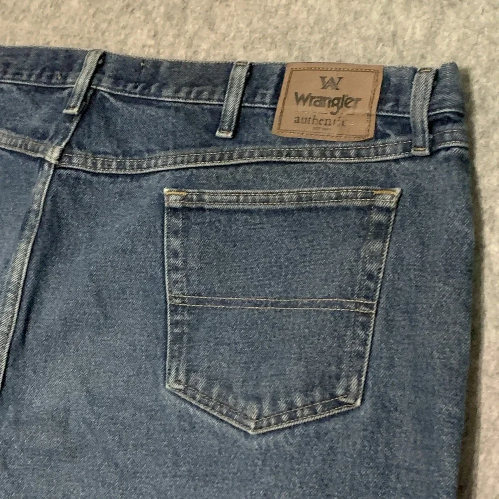 Wrangler Authentics Men's Dark Stonewash Jeans 100% Cotton (ZM200SD) Size 48x32